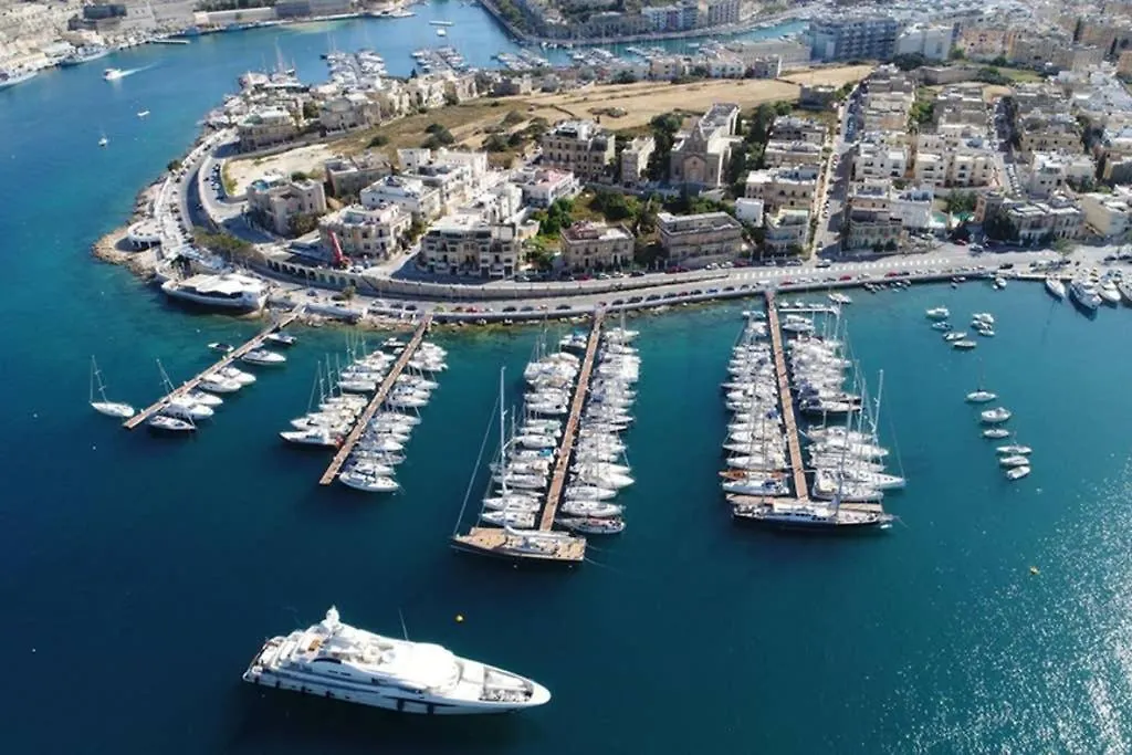 Centre Point, Malta'S Most Central Pietà