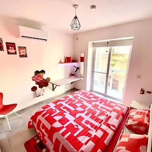 Private En-suite With Balcony In Shared Pietà