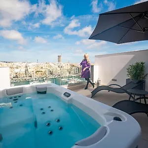  Apartment The Address Seafront With Hot Tub
