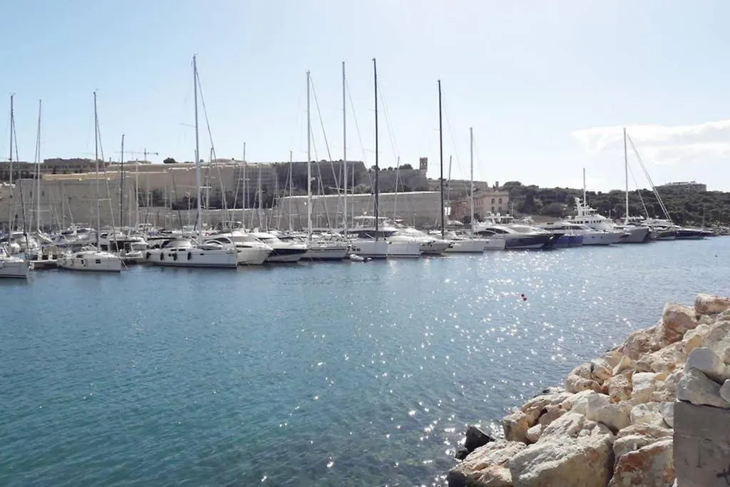 Hostel Centre Point, Malta'S Most Central Pieta