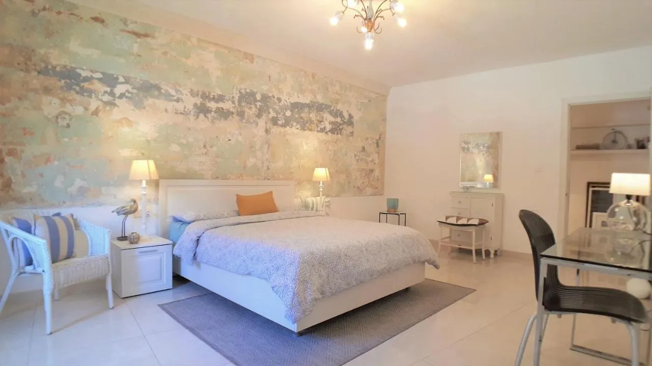 Centre Point, Malta'S Most Central Pieta Hostel
