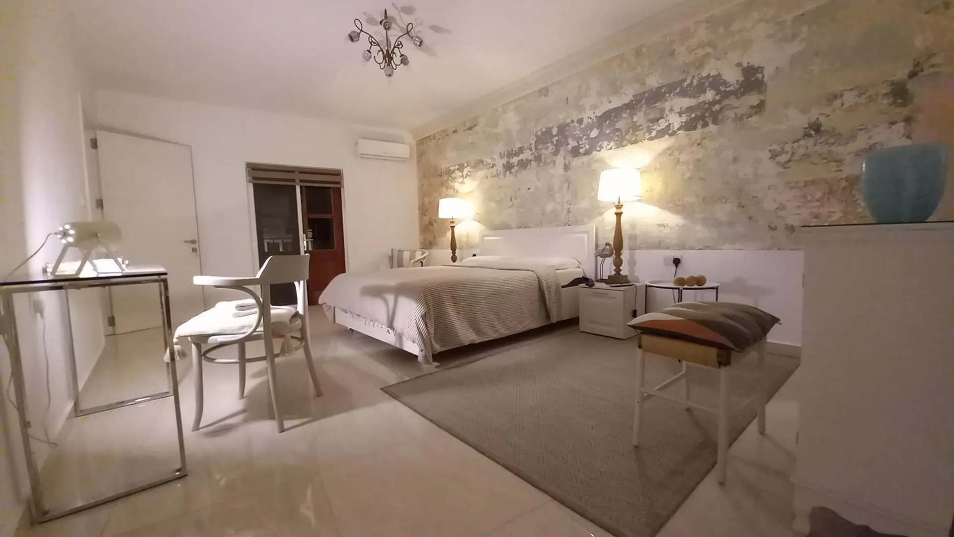 Centre Point, Malta'S Most Central Pieta Hostel